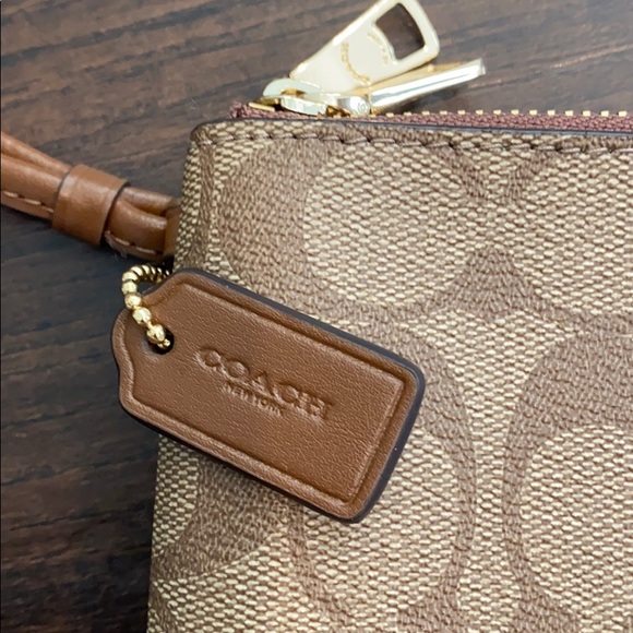 Coach Wristlet - Picture 3 of 8